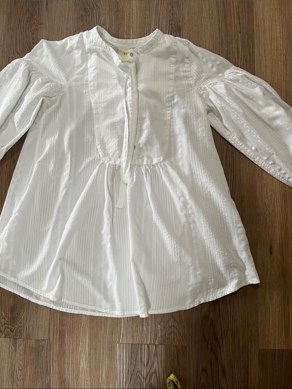Anthropologie women’s White Peasant Blouse with Tie Front size 10